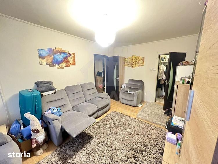 Apartament cu 3 camere decomandat în Astra