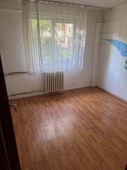Apartament cu 2 camere semidecomandat în Berceni