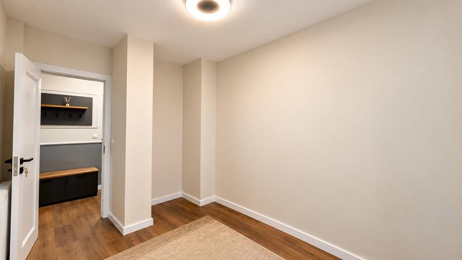 Apartament cu 3 camere decomandat, mobilat în Județean