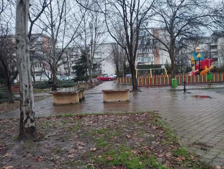 Apartament cu 3 camere decomandat în Mircea-Vodă