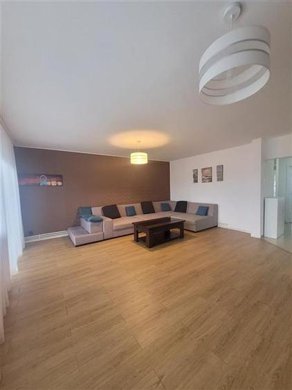 Apartament cu 3 camere decomandat, mobilat în Faleza Nord