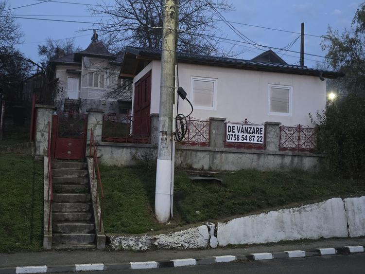 Casă cu 3 camere cu Teren 540 Mp în Central