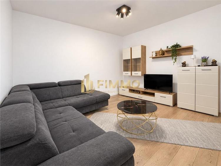 Apartament cu 3 camere semidecomandat, mobilat în Central