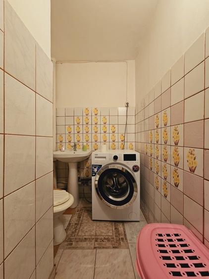 Apartament cu 3 camere semidecomandat, mobilat în Vitan Mall