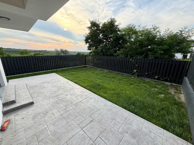 Casă cu 4 camere decomandat în Bucium