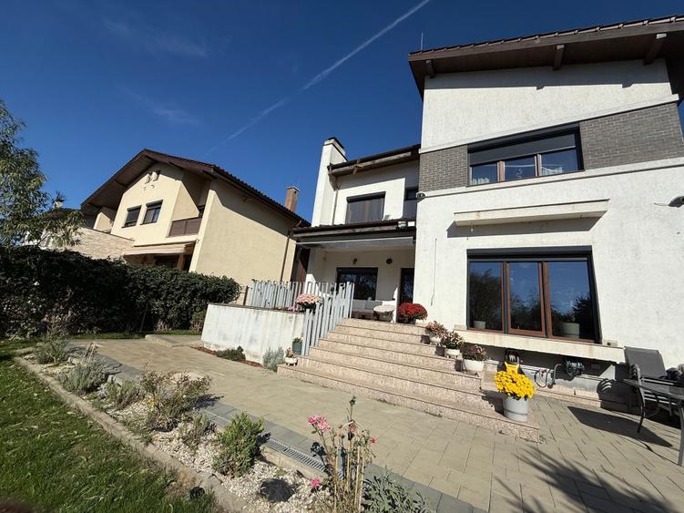 Casă individuală cu 6 camere cu Teren 1100 Mp în Afumați