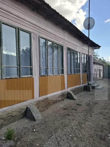 Casă individuală cu 5 camere cu Canalizare în Coteana