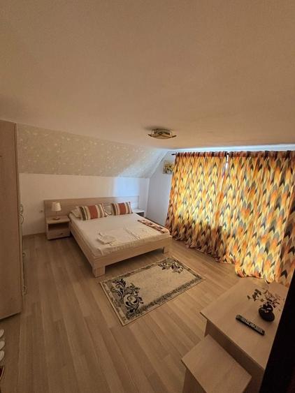 Casă cu 2 camere cu Teren 40000 Mp în Poiana Mărului
