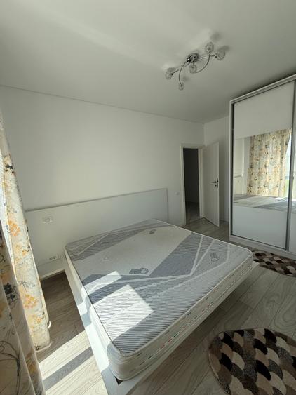 Apartament cu 3 camere semidecomandat în Mihai Bravu