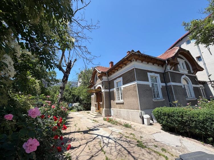 Casă cu 6 camere cu Teren 1050 Mp în Dacia
