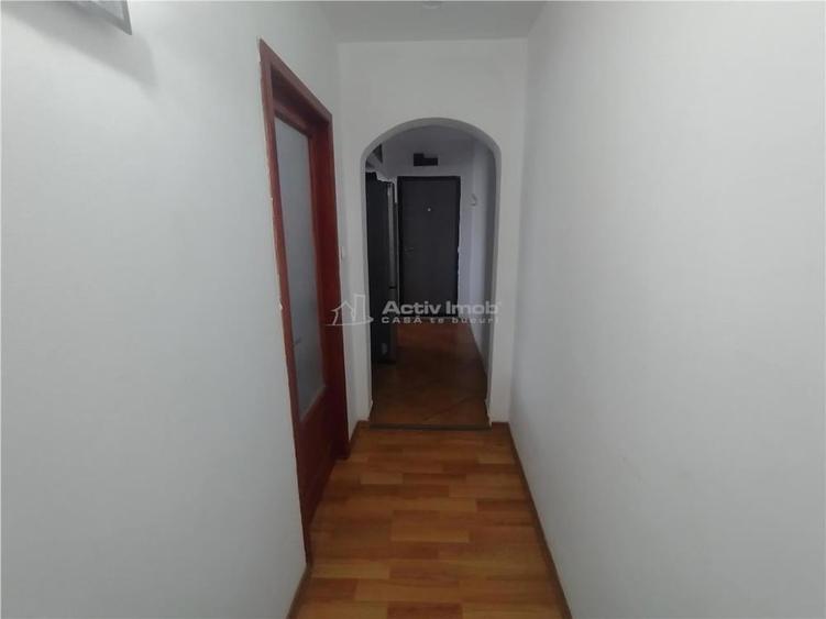 Apartament cu 2 camere decomandat, mobilat în Oravița