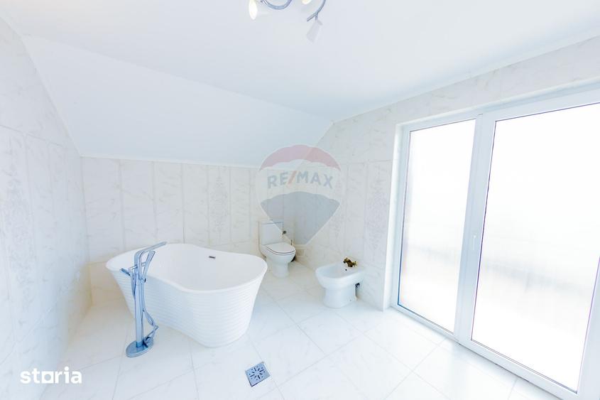 Casă cu 4 camere cu Teren 547 Mp în Central