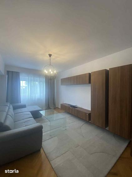 Apartament cu 4 camere decomandat în Soarelui