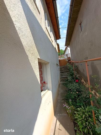 Casă cu 2 camere cu Teren 300 Mp în Central