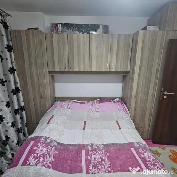Apartament cu 3 camere decomandat în Berceni