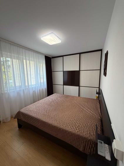 Apartament cu 3 camere semidecomandat în Dosu Bricii