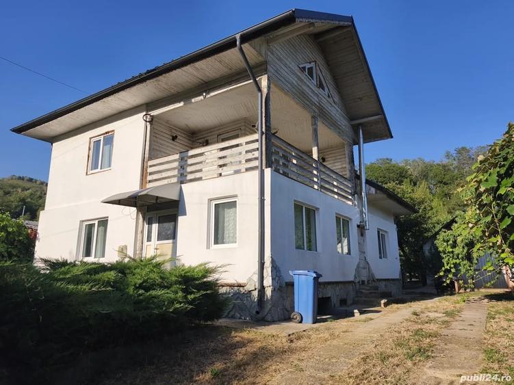 Casă cu 5 camere cu Teren 1560 Mp în Crasna