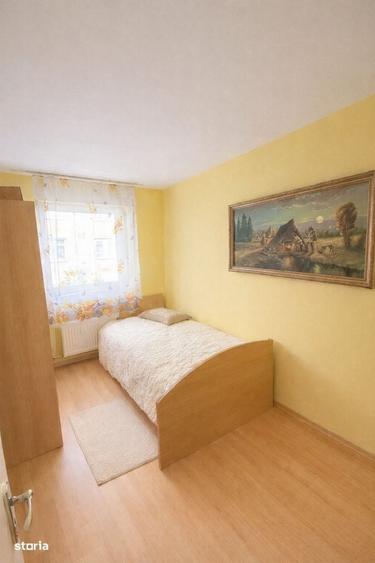 Apartament cu 3 camere decomandat în Calea București