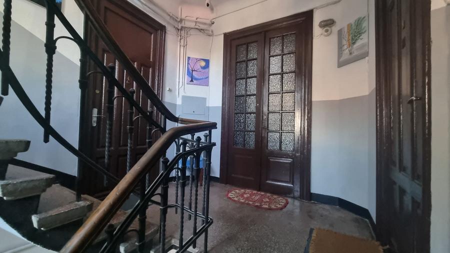 Apartament cu 3 camere semidecomandat în Cantemir
