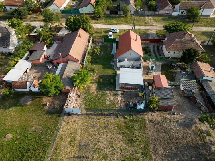 Casă individuală cu 3 camere cu Canalizare în Turnu