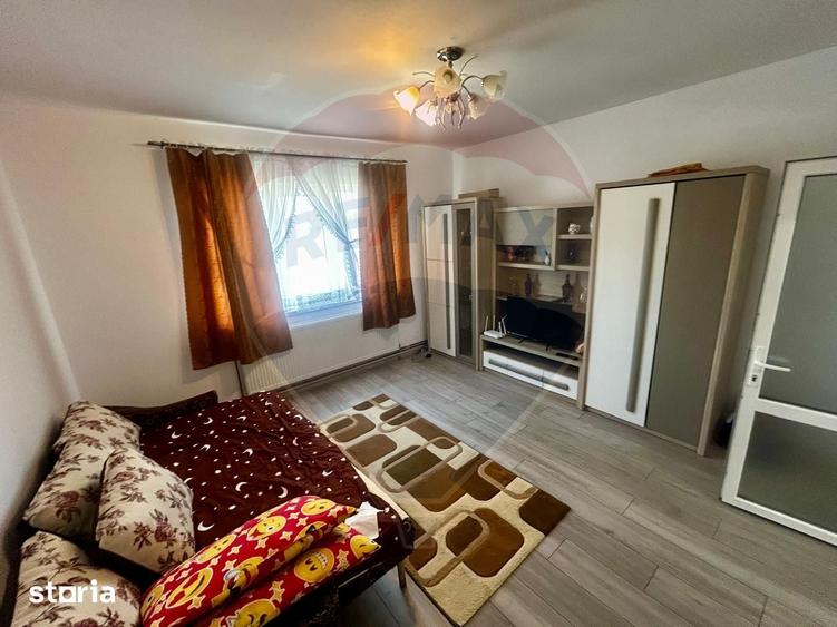 Casă cu 3 camere cu Teren 1500 Mp în Pomi
