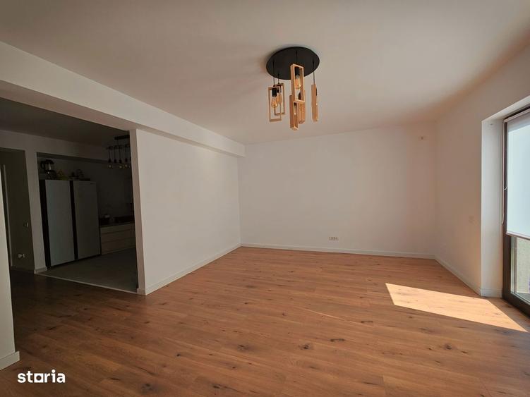 Casă cu 5 camere cu Teren 300 Mp în Corbeanca