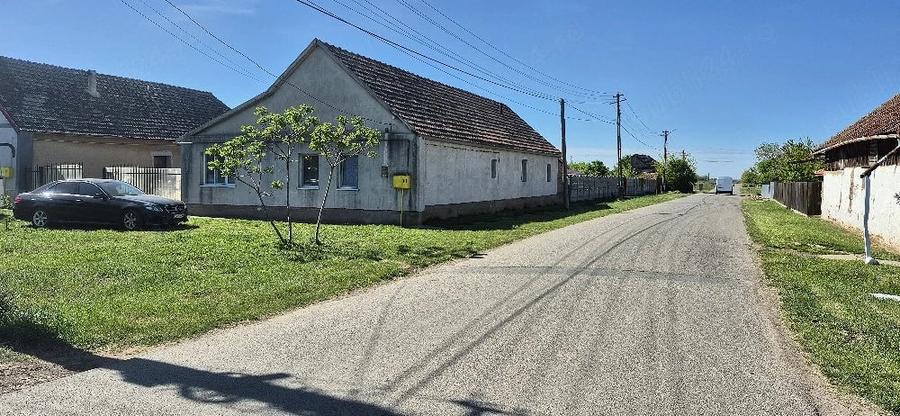 Casă cu 1 camere cu Teren 700 Mp în Variaș