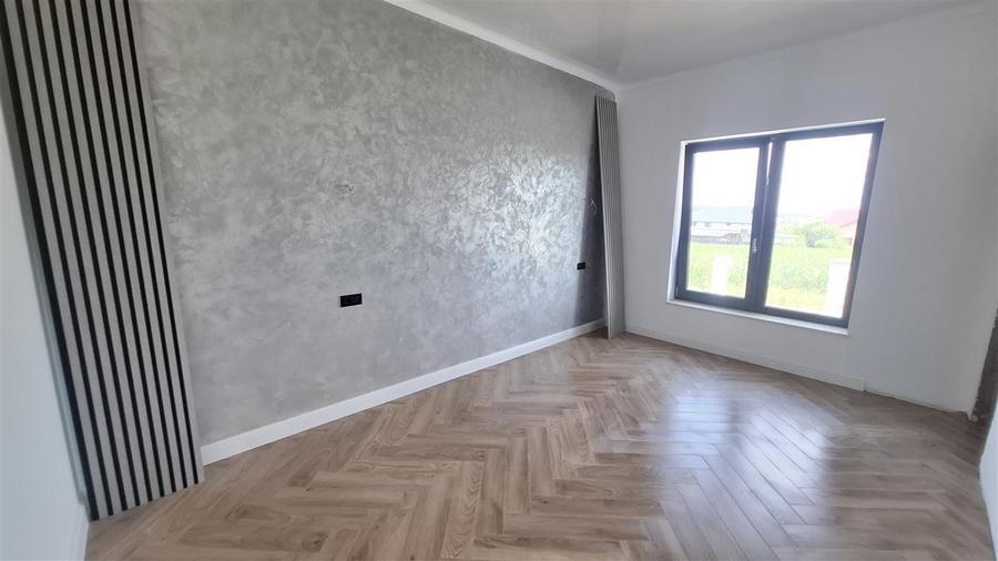 Casă individuală cu 4 camere cu Canalizare în Breazu