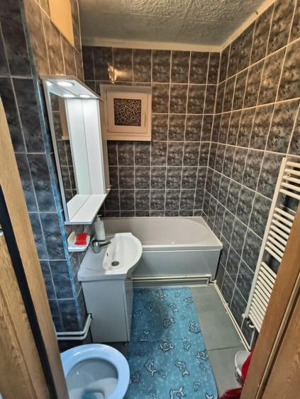 Apartament cu 3 camere semidecomandat în Florești