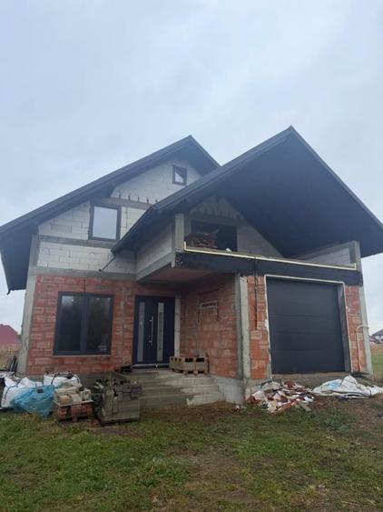 Casă individuală cu 5 camere cu Garaj în Marginea