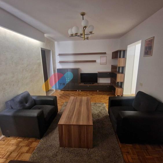 Apartament cu 3 camere decomandat în Semicentral