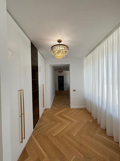 Penthouse cu 5 camere decomandat în Pipera