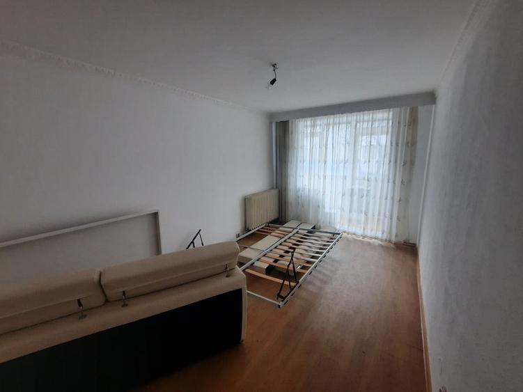 Apartament cu 3 camere decomandat în Precista