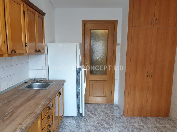 Apartament cu 3 camere decomandat, mobilat în Republicii