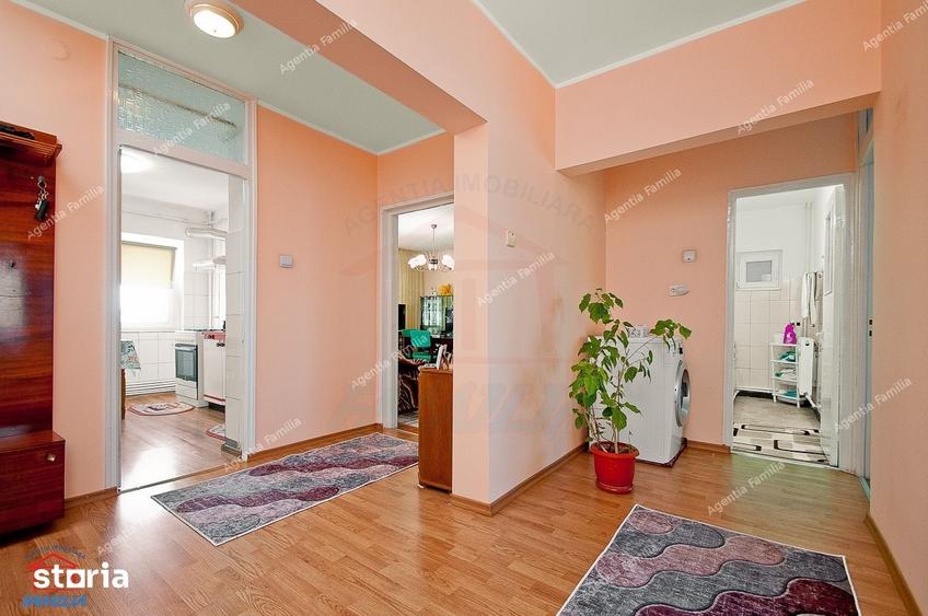 Apartament cu 4 camere decomandat în Micro 17