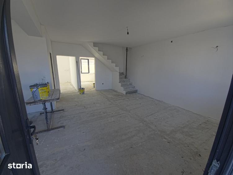 Casă cu 5 camere cu Teren 210 Mp în Valu lui Traian