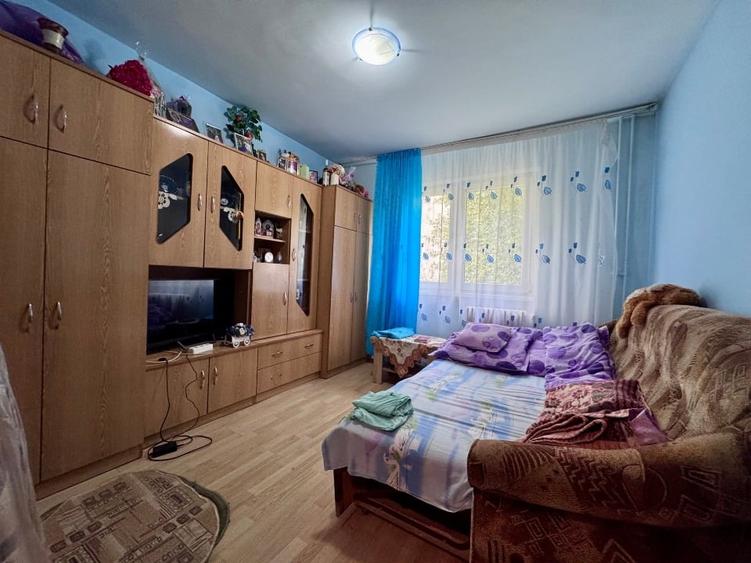 Apartament cu 3 camere semidecomandat, mobilat în Mănăștur