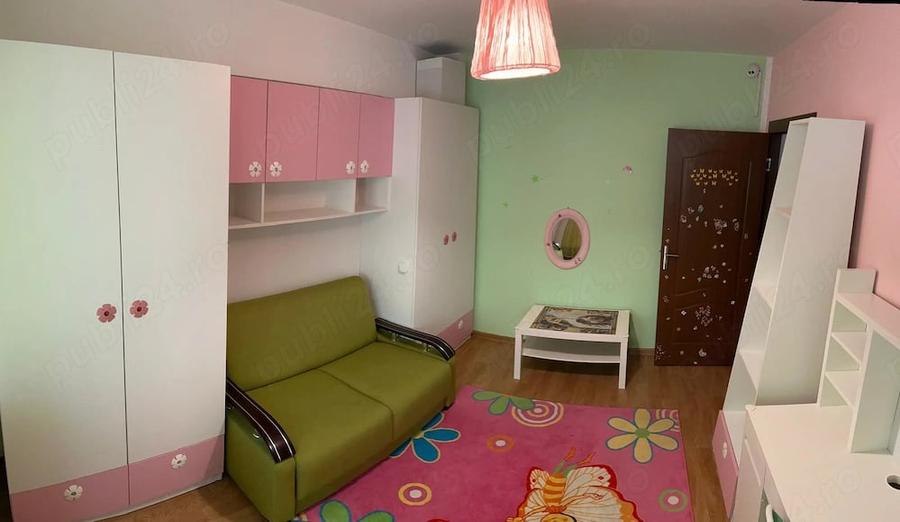 Apartament cu 3 camere decomandat, mobilat în Central