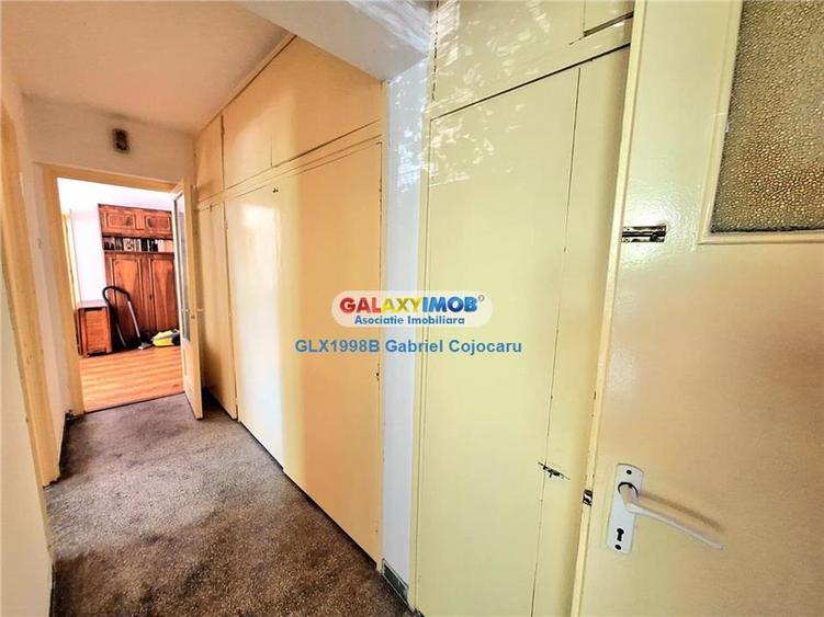 Apartament cu 3 camere semidecomandat în Baba Novac