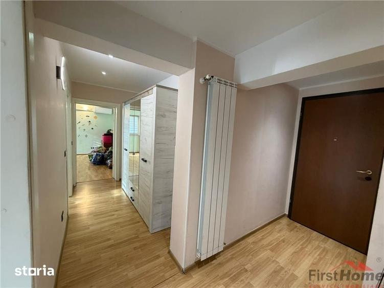 Apartament cu 4 camere decomandat în Est