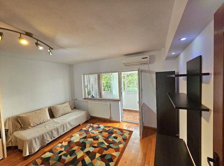 Apartament cu 3 camere decomandat, mobilat în Lacul Tei