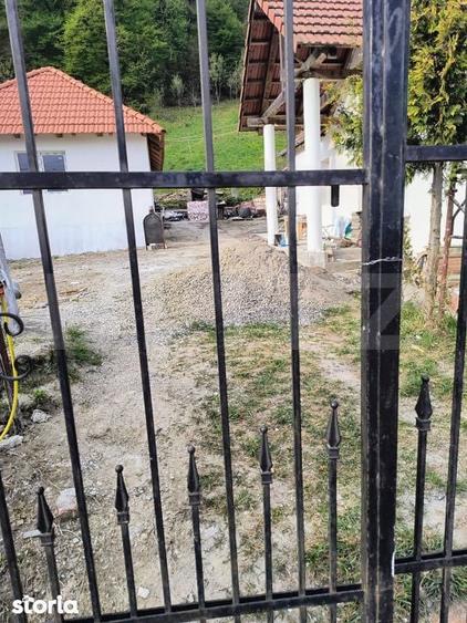 Casă cu 2 camere cu Teren 1000 Mp în Central