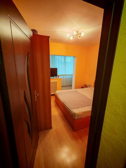 Apartament cu 3 camere decomandat în Crinț
