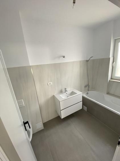 Apartament cu 3 camere în Aradului