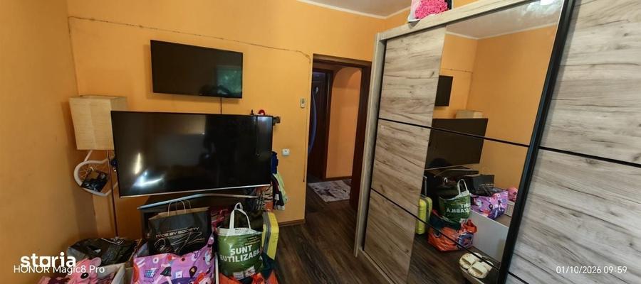 Casă cu 3 camere decomandat în Cristești
