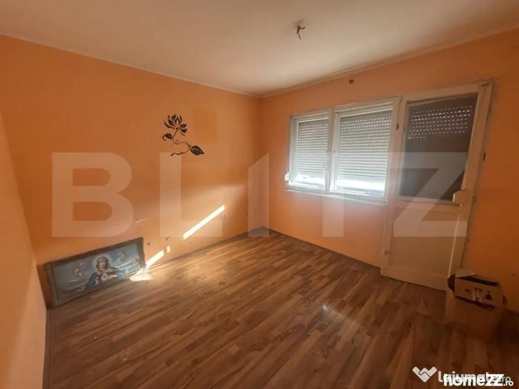 Apartament cu 3 camere decomandat în Micro 16
