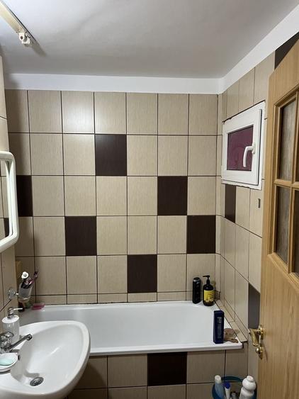 Apartament cu 3 camere decomandat în Exterior Vest