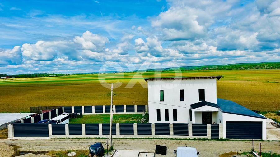 Casă cu 4 camere cu Teren 550 Mp în Săcueni