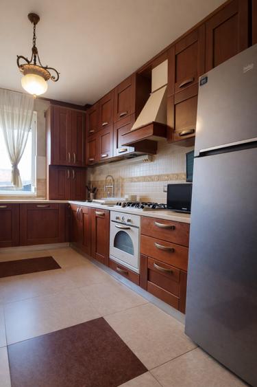 Duplex cu 5 camere cu Canalizare în Industriilor
