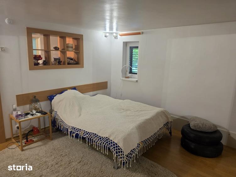 Casă cu 8 camere cu Teren 1000 Mp în Gârleni